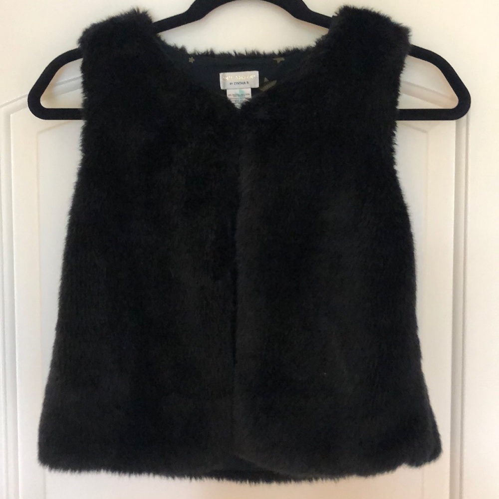 Furry blk girls vest size 10/12